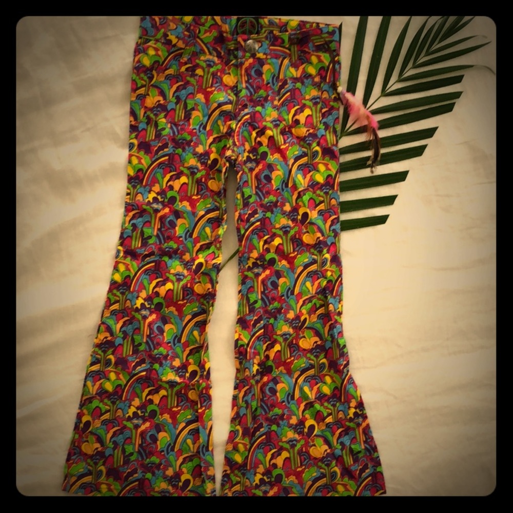 🔥Retro bell bottom style pant. New without tag.